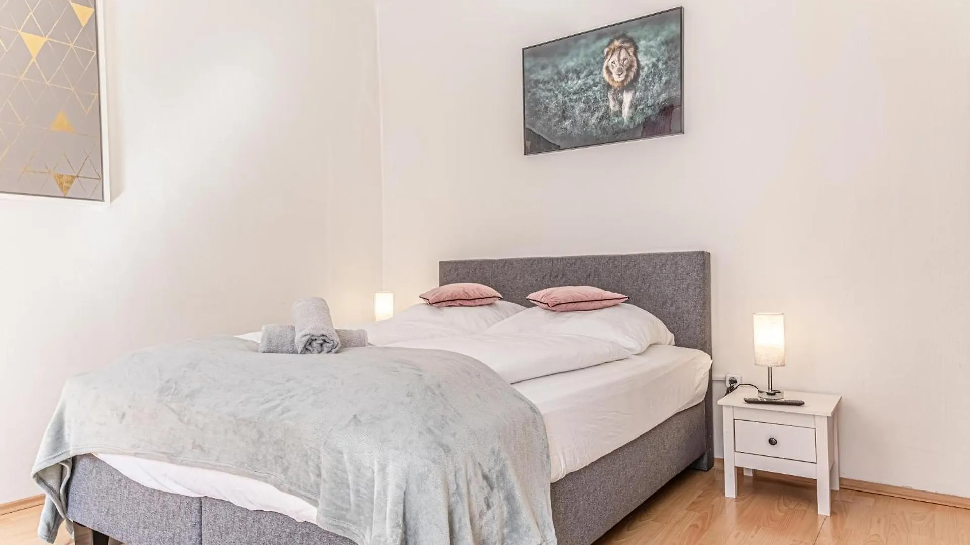 Cozy 1BR Apt,TV and Netflix, Close to Metro Lines Vídeň Apartmán