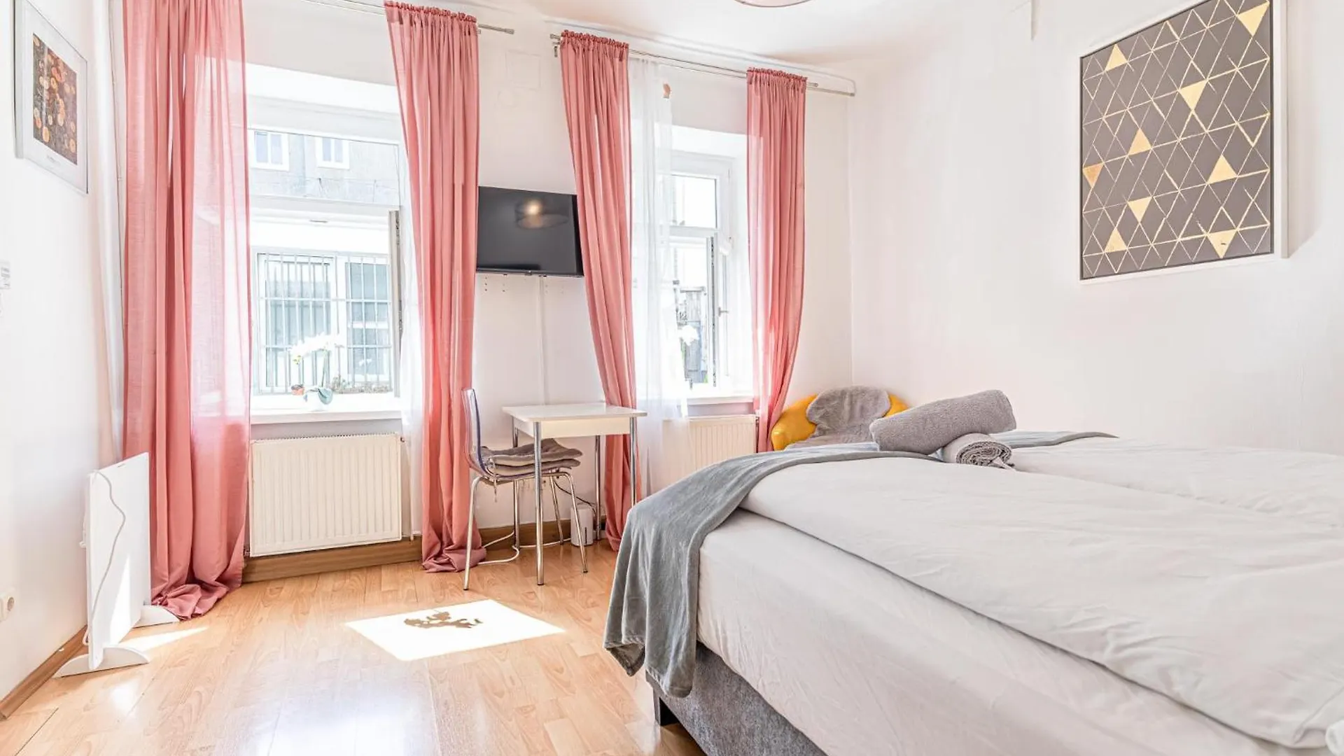 Cozy 1BR Apt,TV and Netflix, Close to Metro Lines Vídeň