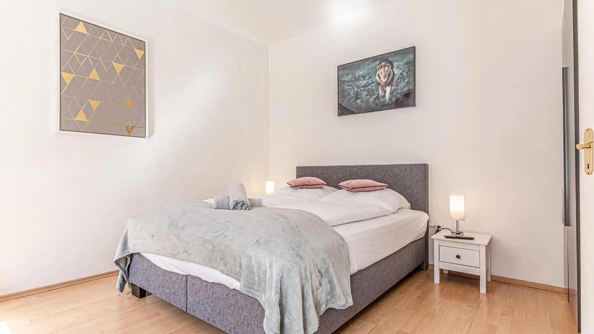 Cozy 1BR Apt,TV and Netflix, Close to Metro Lines Vídeň